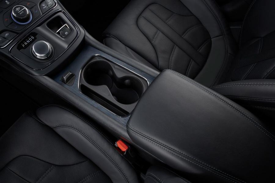  Chrysler 200 2015 года  (фото 46 из 207)